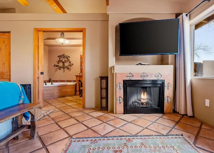 Apartment King Casita Shared Hot Tub - Breakfast Included