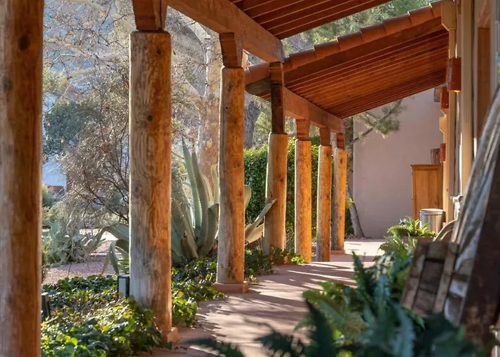 King Casita Shared Hot Tub - Breakfast Included *