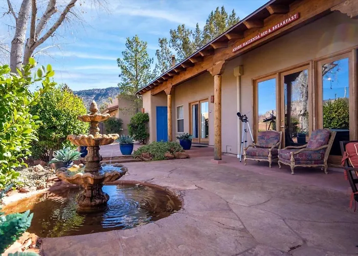 King Casita Shared Hot Tub - Breakfast Included