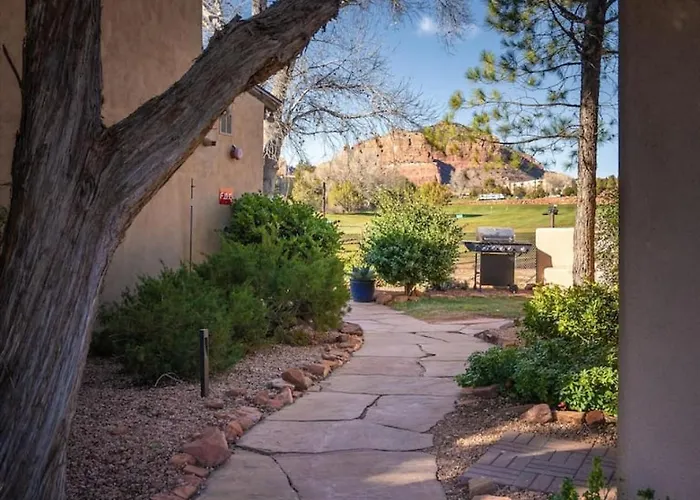 King Casita Shared Hot Tub - Breakfast Included * Sedona
