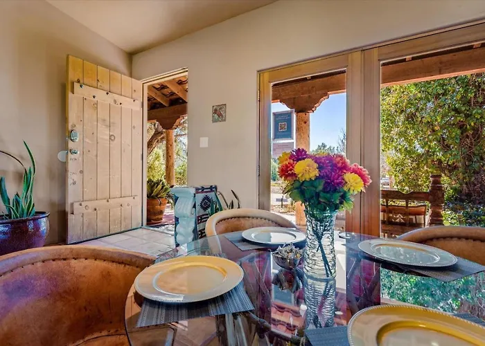 Apartment King Casita Shared Hot Tub - Breakfast Included *