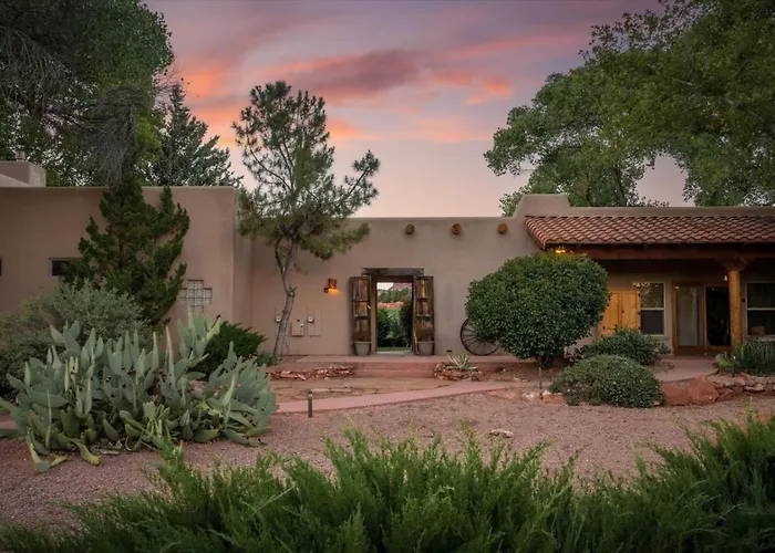 Apartment King Casita Shared Hot Tub - Breakfast Included